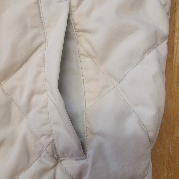 Eddie Bauer Women's White Gray Quilted Down Vest With Toggles Size Medium - Picture 8 of 12
